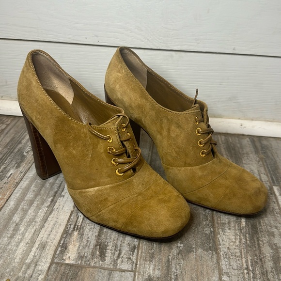 Tory Burch Camel Lace Up Suede Booties Ankle High 4.5 inch Heel Boots Size 8 - Picture 1 of 5